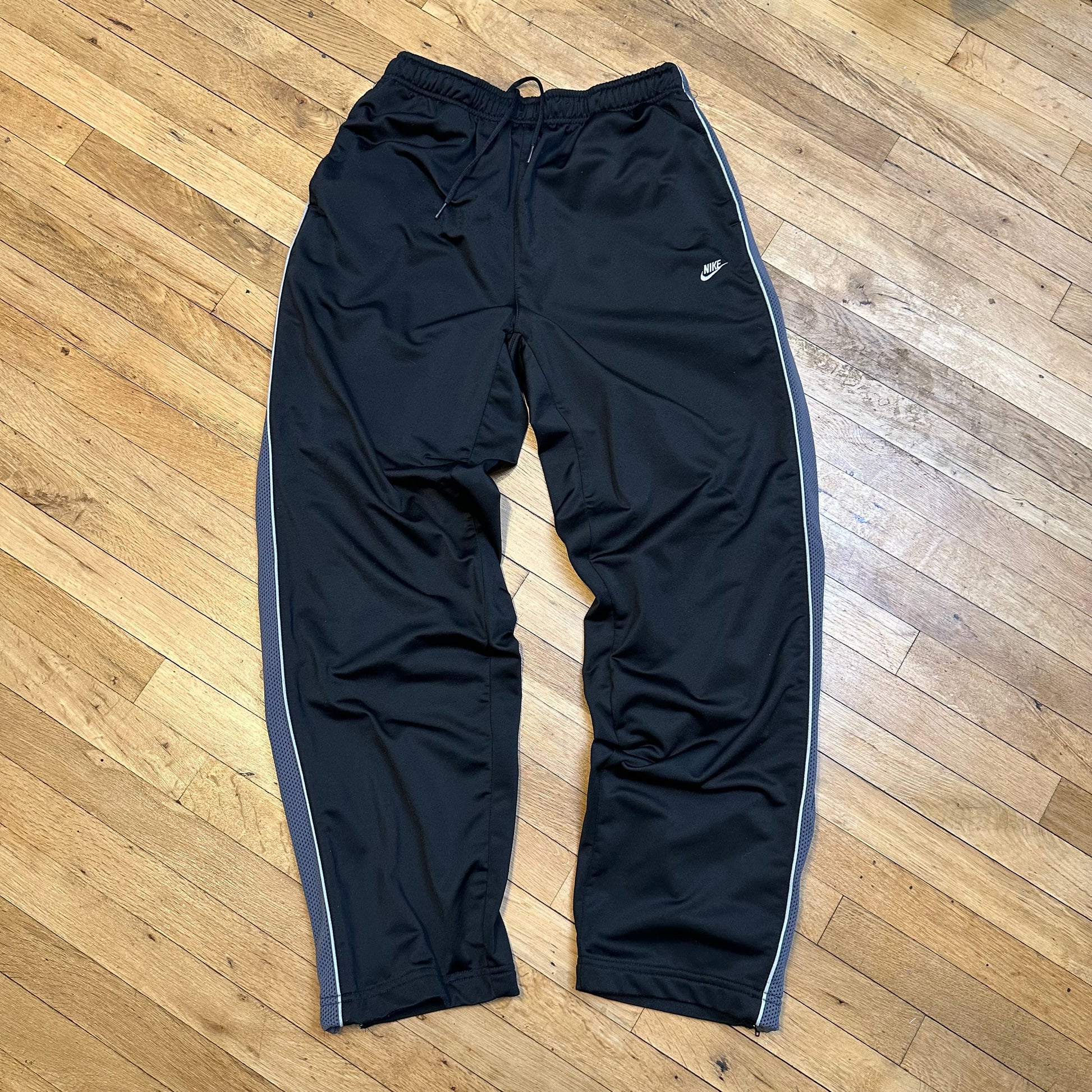 L) Y2K Nike Track Pants – Worngems
